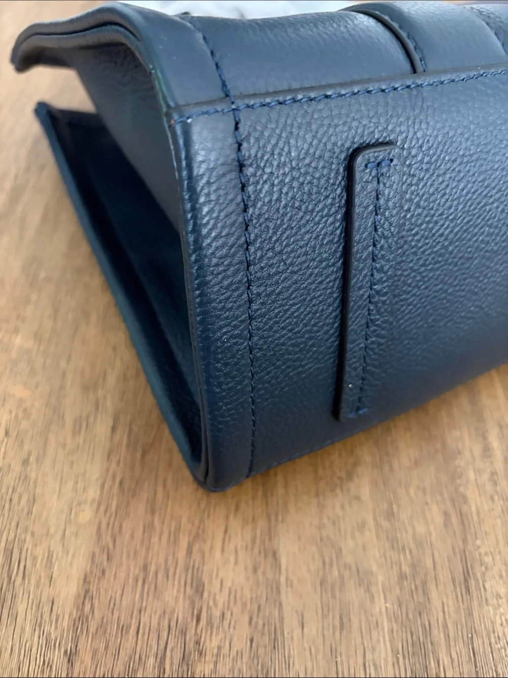 New Marc Jacobs  The Leather Medium Tote Bag